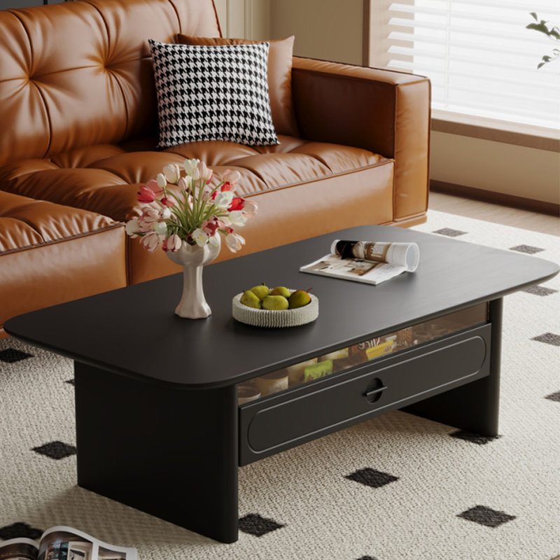 Table basse de style français., Noir