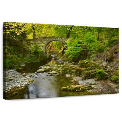 Lilie Foley Bridge à Tolley Park