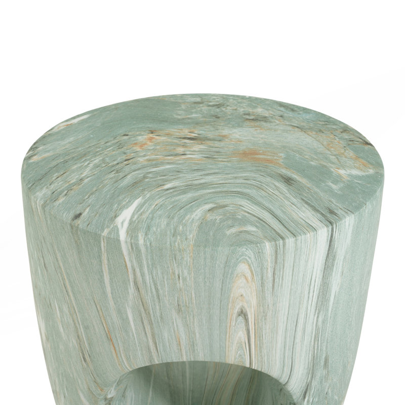 Table d'appoint ronde moderne avec détails décoratifs, tabouret de jardin extérieur en faux marbre et table de bout d'intérieur