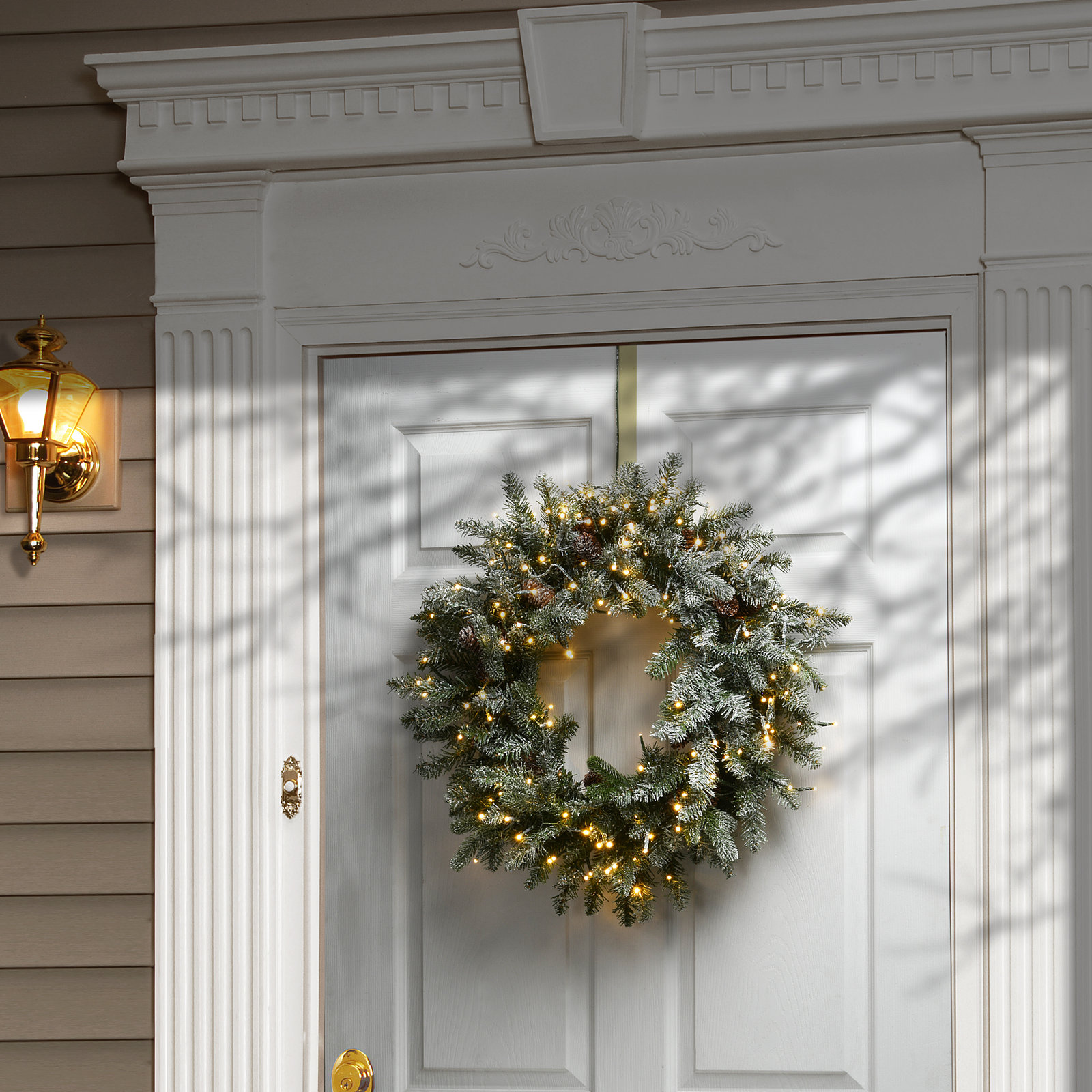 24" Frosted Spruce Pre-Lit Wreath