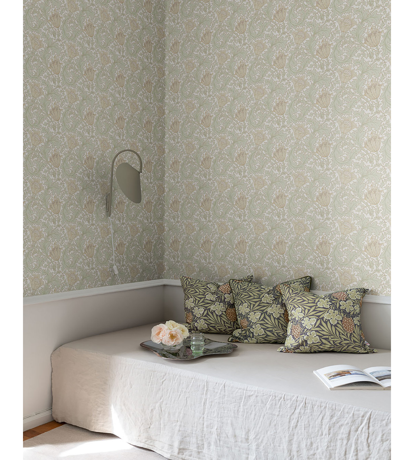 Anemone Floral Wallpaper, Light Green