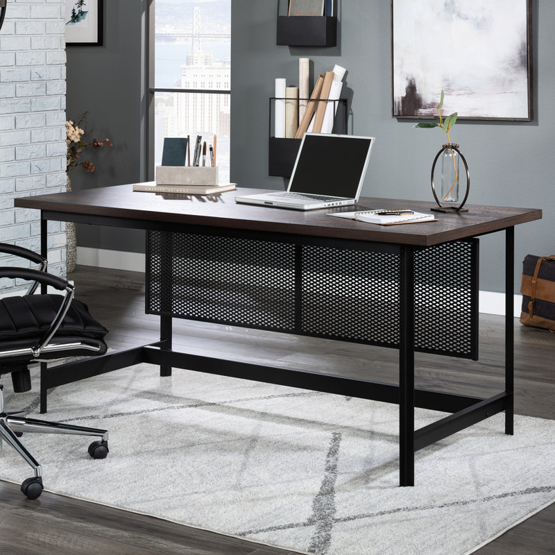 Bureau industriel brun avec espace de travail spacieux, option de recharge sans fil Qi, bureau autoportant rectangulaire, structure perforée en métal, finition 64,31 x 30 x 29,92 pouces, surface pour ordinateurs portables, maison