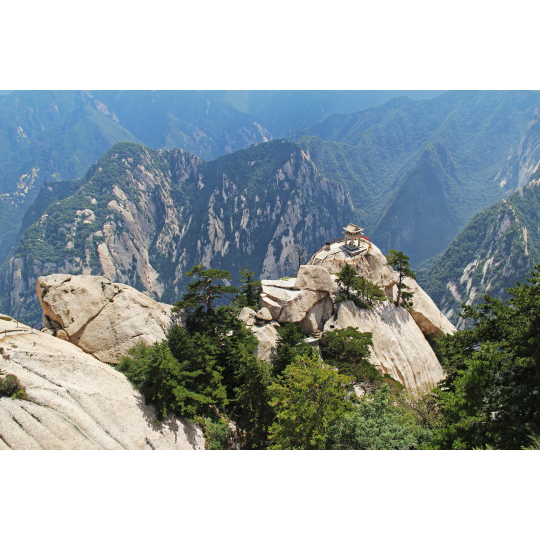 Huashan Mountain, China von MariMarkina - Kunstdrucke auf Leinwand