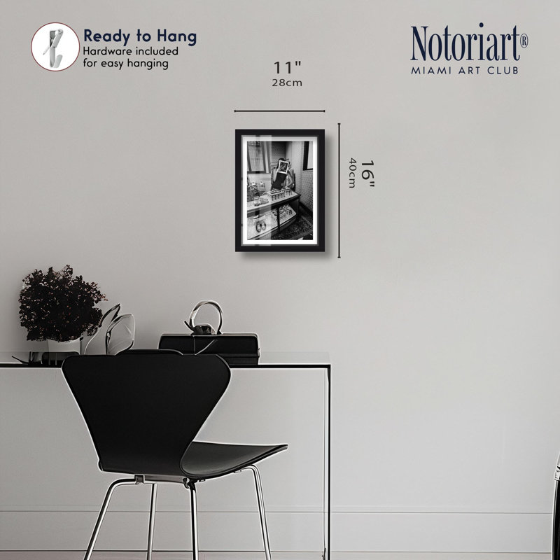 «Peaking Shadowbox» par Notoriart, Noir, H 16 po x l 11 po