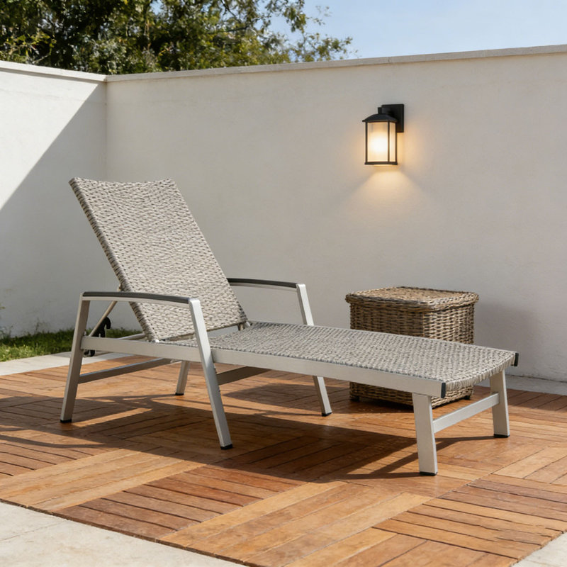 CHAISE LOUNGE