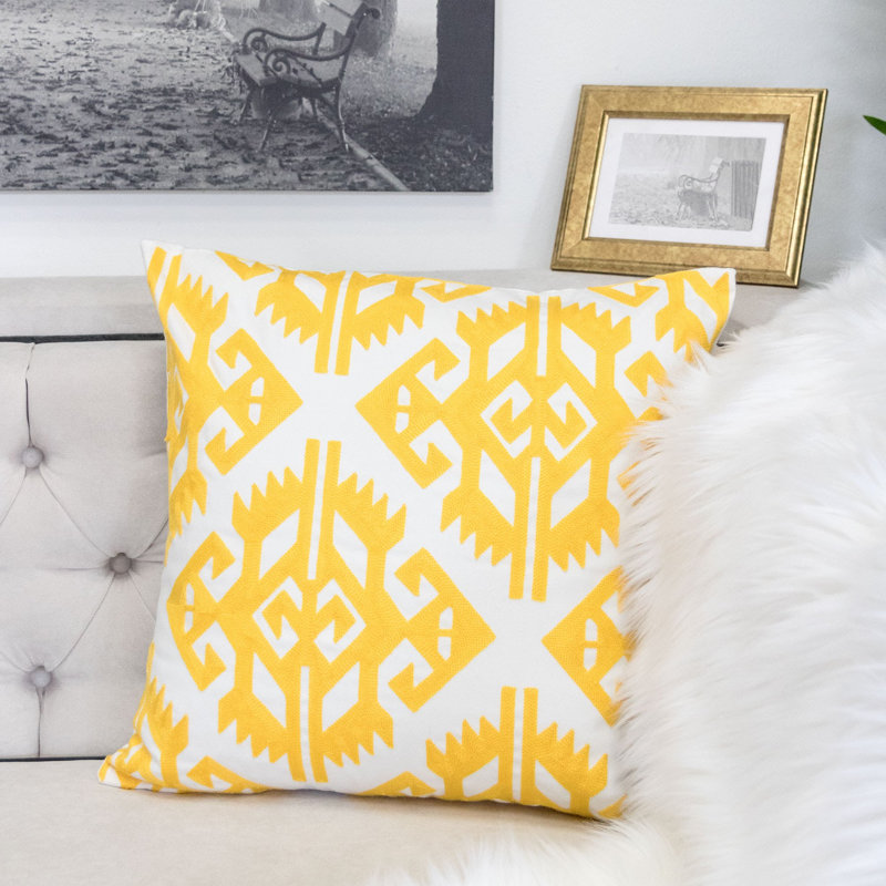  Indoor/Outdoor Cotton Throw Pillow, Yellow