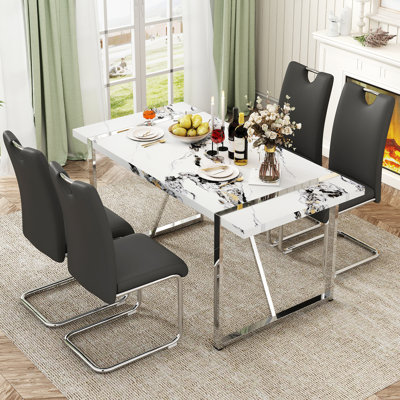 Ensemble de table de salle à manger moderne 5 pièces avec 4 chaises en cuir PU, table rectangulaire blanche et chaises noires pour la cuisine ou la salle à manger