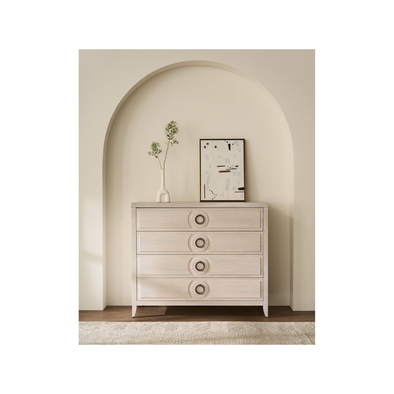 Lizmore Chest