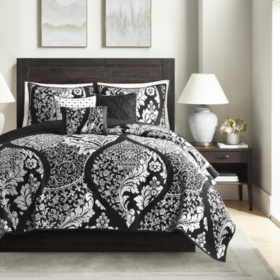 Quilt With Solid Color Back And Embroidered Pillows - Black Full/Queen Bedroom