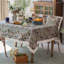 Nappe rectangulaire 152 x 264 cm en coton à motifs floraux sauvages et pompons