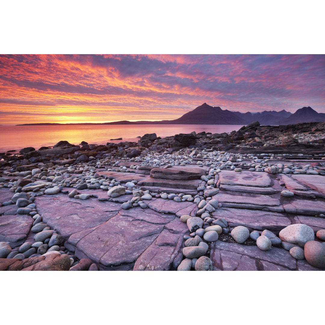 Spektakulärer Sonnenuntergang am Strand von Elgol