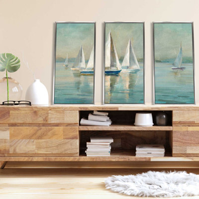 Voiliers au lever du soleil, encadré sur toile par Danhui Nai, 3 pièces