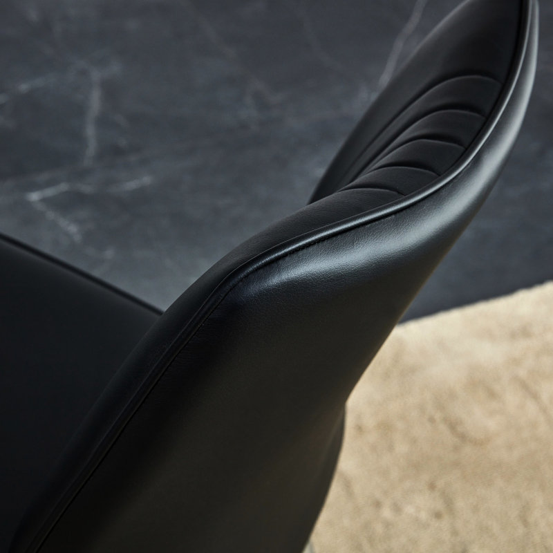 Quatre chaises de salle à manger en polyuréthane noir - Design moderne avec métal pour le restaurant et le salon