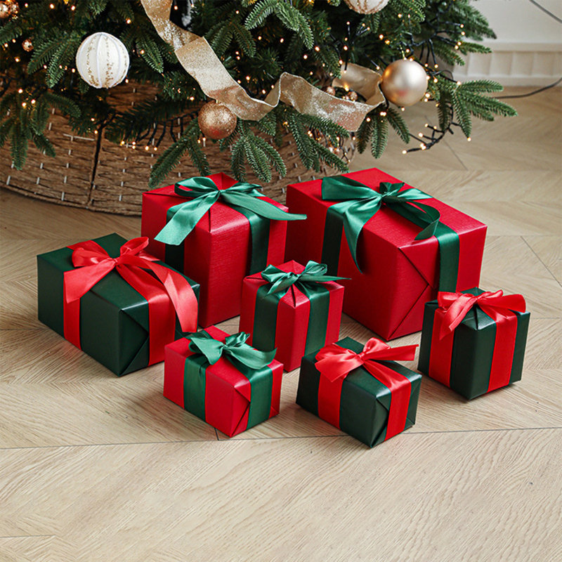 Ensemble de 7 décorations de Noël mat sous un arbre, B