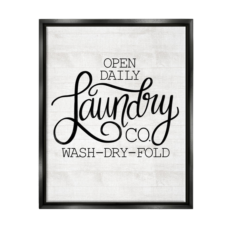 «Laundry Co Farmhouse Bathroom» par Shannon Designs, impression, Cadre flottant noir de jais, H 21 po x l 17 po x P 1,7 po