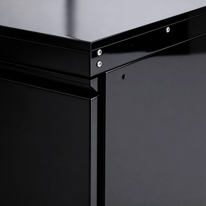 Armoire de rangement noire à une porte pour la cuisine d'extérieur, rangement robuste verrouillable en acier inoxydable 304, espace intérieur adaptable, installation facile, ventilation pour une protection optimale, américain