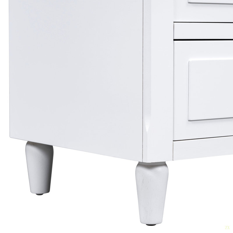 Table de chevet contemporaine avec trois tiroirs robustes pour un rangement organisé et élégant, parfait pour les chambres modernes