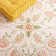 Tapis beige / vert en laine à motif floral crocheté à la main Hollander