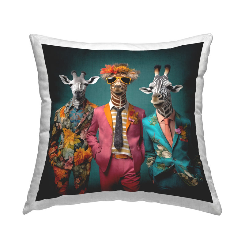 Coussin Giraffes in Fun Suits