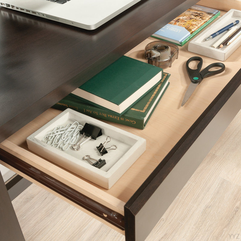 Bureau en noyer foncé avec tiroir simple et tablette inférieure