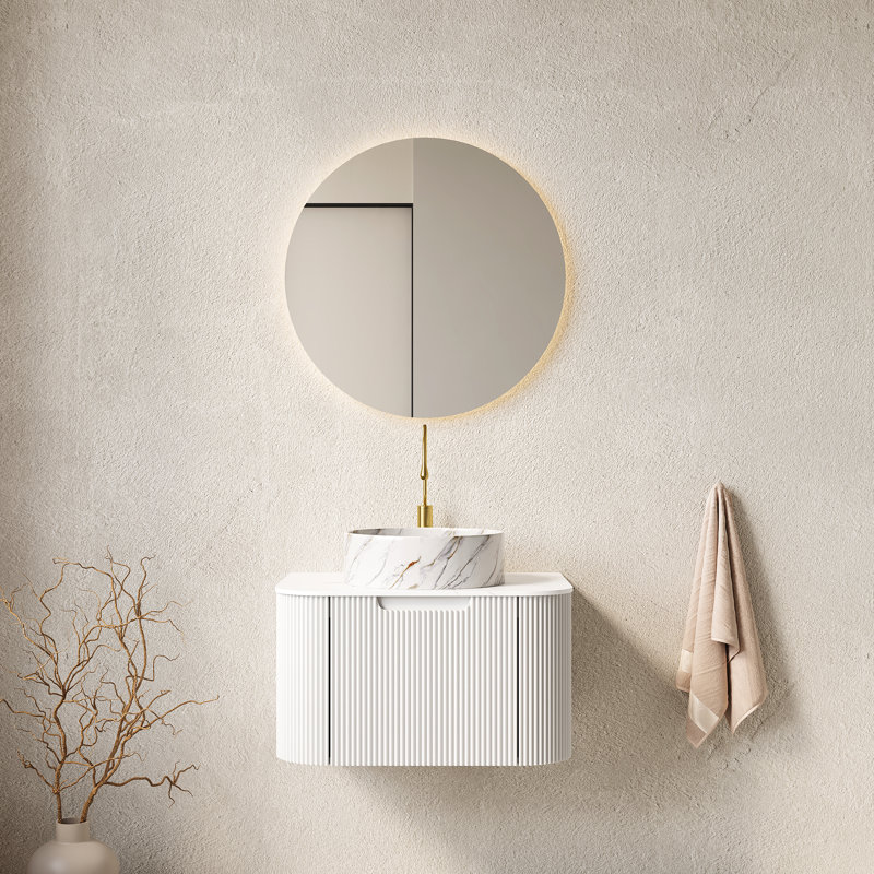 Meuble-lavabo moderne de 61 cm (24 po) avec design suspendu, armoire de rangement en contreplaqué rayé, lavabo en céramique blanc mat à motif pierre, comptoir fritté, tiroirs à fermeture douce, dessus arrondi 3D, préassemblé et
