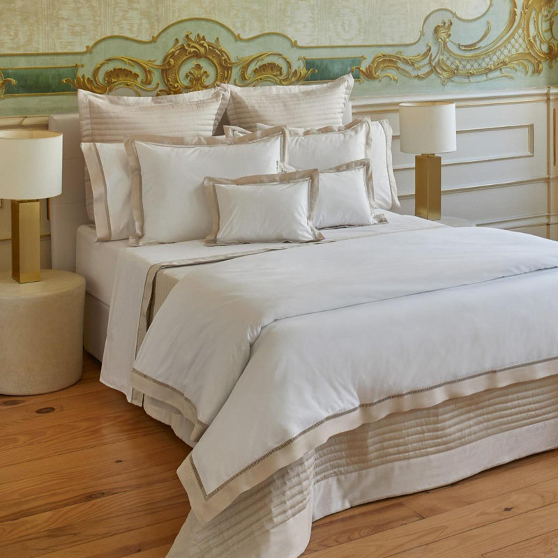 Escada 100% Cotton Percale Duvet Cover, white/ latte, Queen