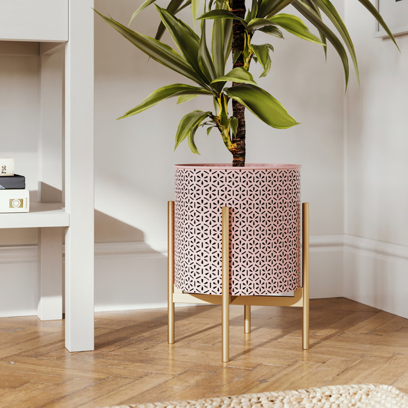 Pot de fleurs d'intérieur en métal avec base à 4 pieds Jalesse Boho, H 12 po x l 9,5 po x P 9,5 po