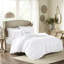 Couette très grande / très grande en microfibre avec broderie et taies décoratives assorties - coussin blanc 21