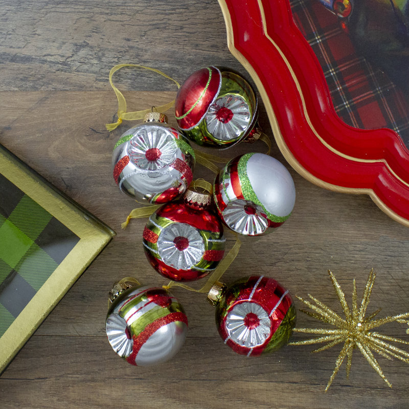 Ornements de 6 boules de Noël rétro à 6 finitions en argent et rouge 6ct. 2,75 "(55mm)