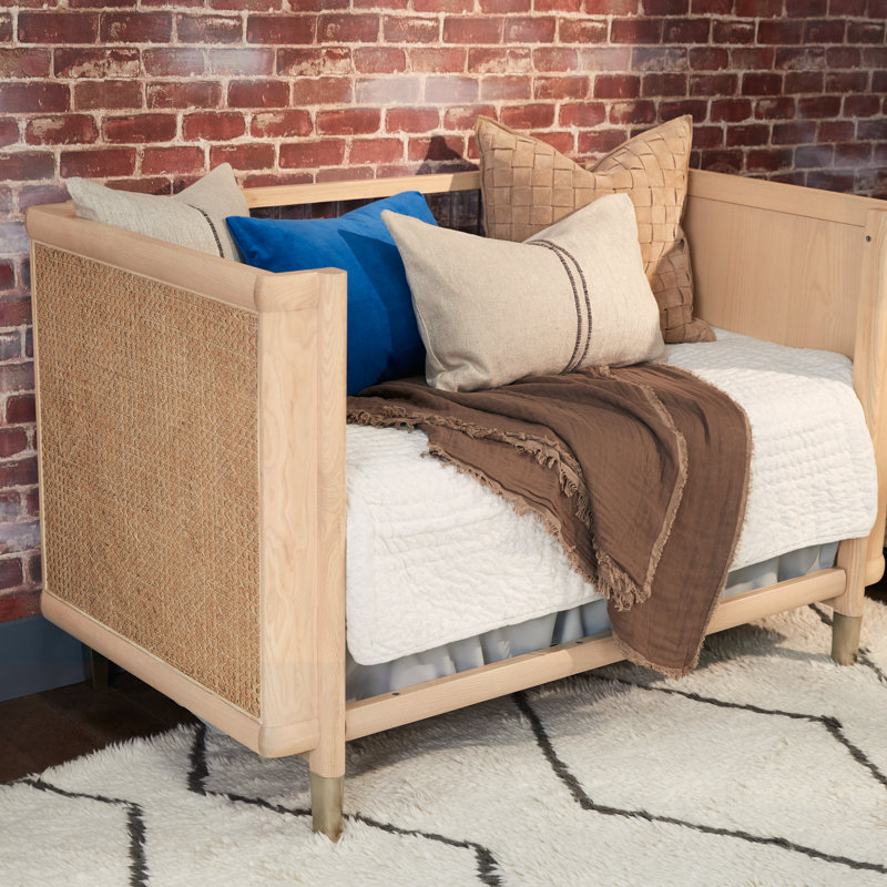 Maxi-Cosi Brisa 4-in-1 Convertible Crib with Toddler Bed/Daybed Conversion Kit