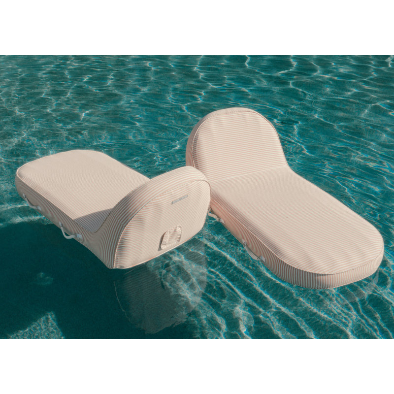 La chaise longue de piscine, Rose