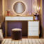 Table de coiffeuse pour le maquillage de style moderne-448286831