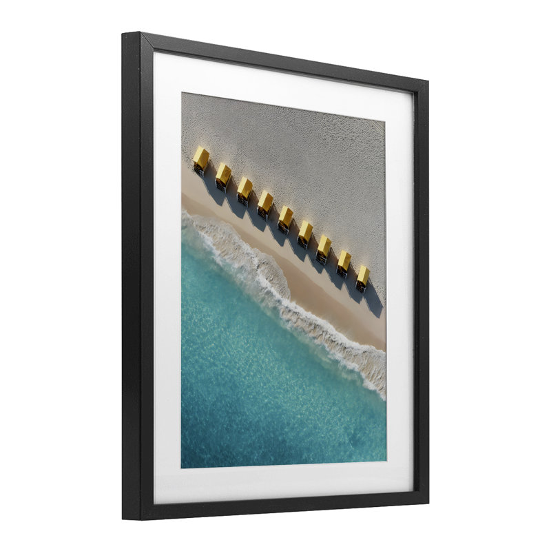 Cabanas jaunes le long de la côte, reproduction sous verre encadrée, design par Franklyn Gregory, 16 x 13