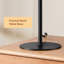 Lampe de table moderne noire avec abat-jour en rotin