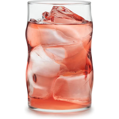 Ensemble de verres à gobelet: Ajoutez de la texture et de la dimension à votre collection de verres avec notre ensemble de 8 verres à gobelet - ce verre à verres