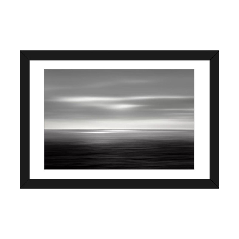 « on the sea i », reproduction de photo sur toile, Papier d'art encadré noir, Blanc, H 24 po x l 32 po x P 1 po
