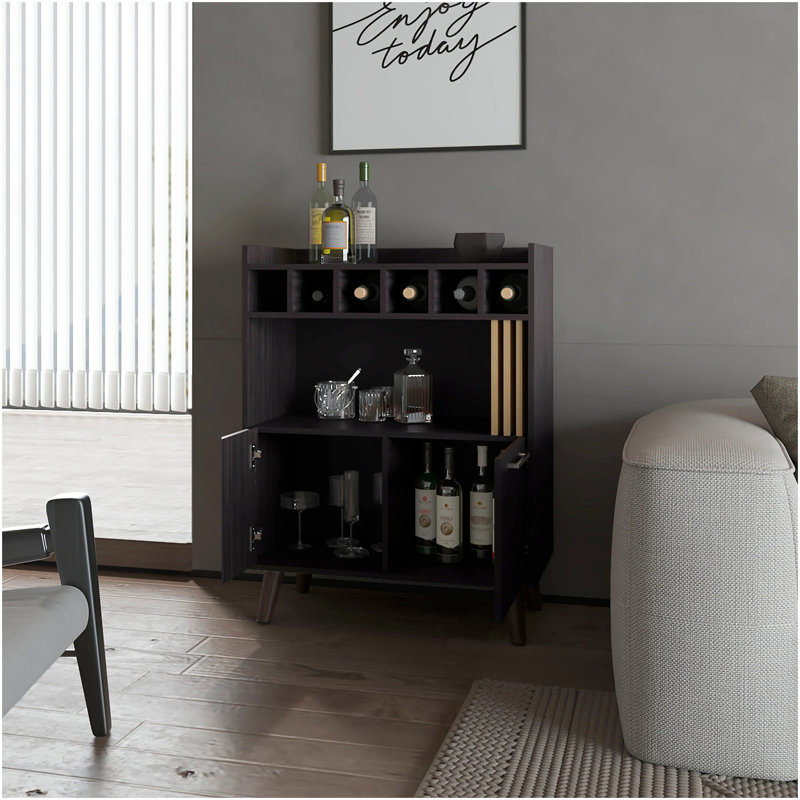 Bar Wengue - Rangement et présentation de vin