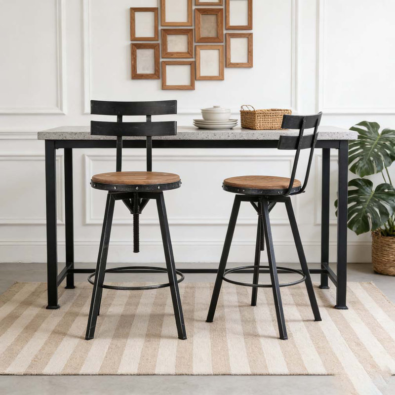 Chaise en métal avec siège en bois