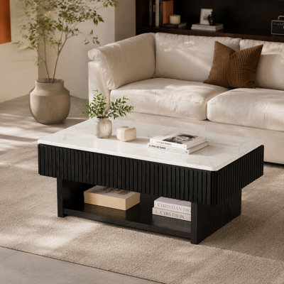 Table basse à plateau relevable rectangulaire de 46,5 po avec tiroir et rangement caché, table cannelée moderne avec plateau en marbre blanc et bandes en bois massif, table centrale multifonctionnelle pour les petits espaces, salon