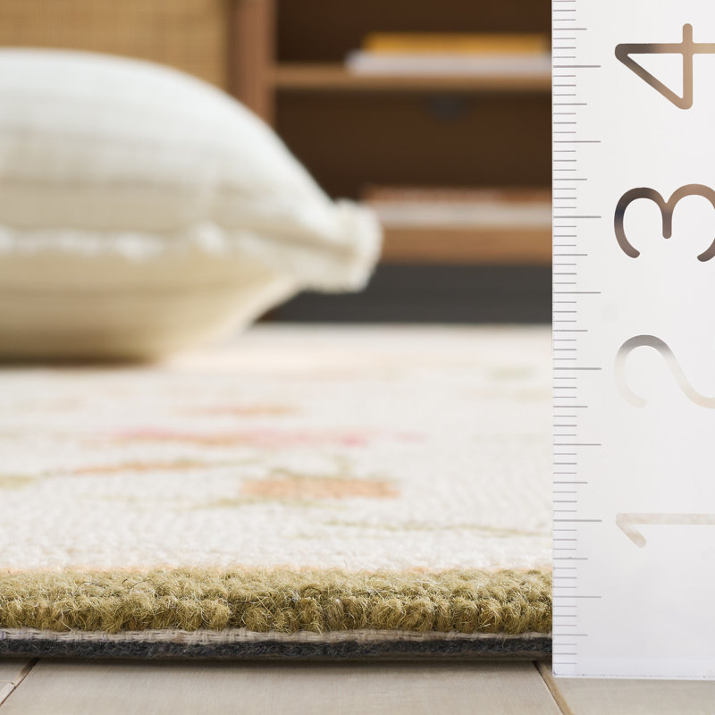 Kinchen Hand Hooked Wool Floral Rug, Round 5'6", Beige