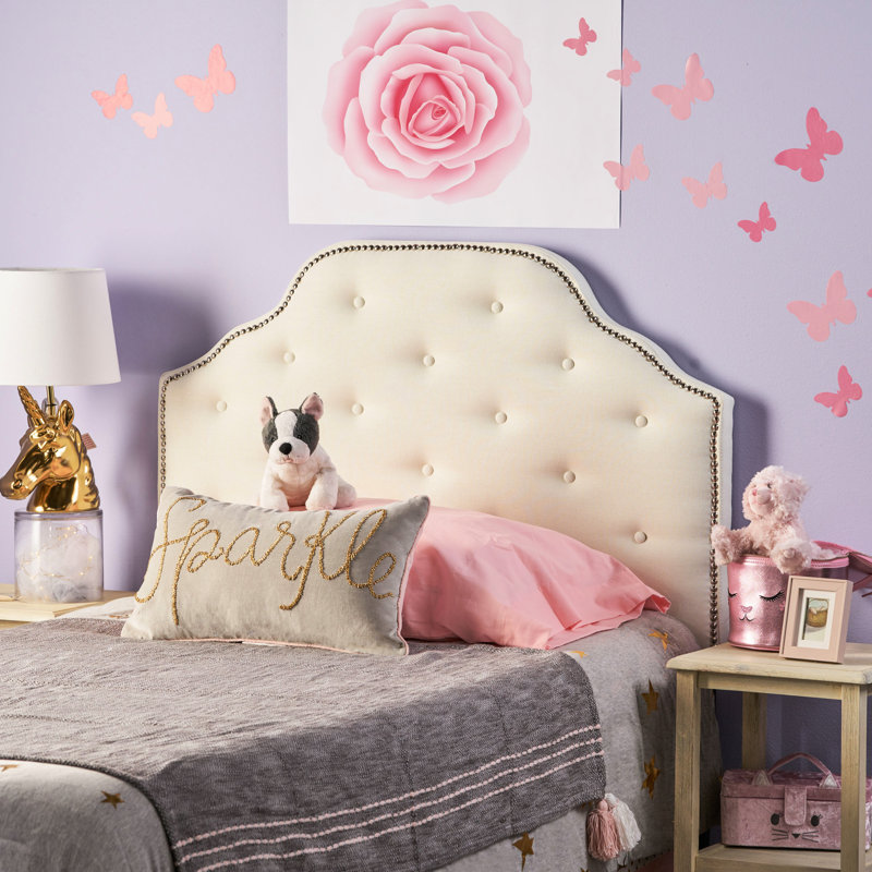 Tête de lit simple à boutons avec un design élégant et des têtes de clous décoratives de bon goût
