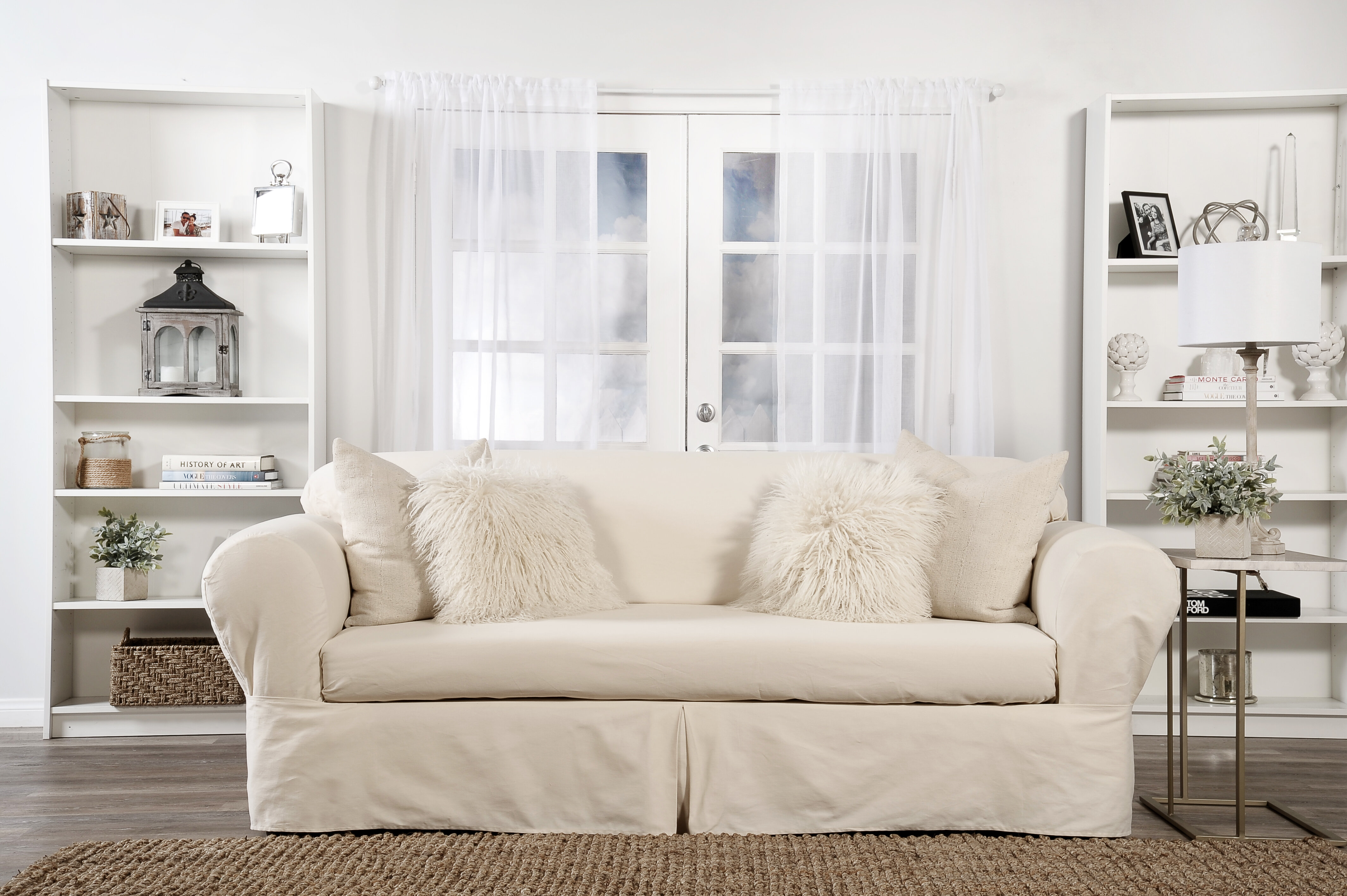  The Hamptons Collection 60” White T-Cushion Loveseat