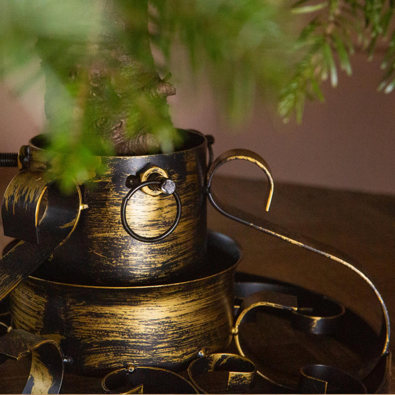 Harbour Housewares - Metal Scroll Christmas Tree Stand - Gold