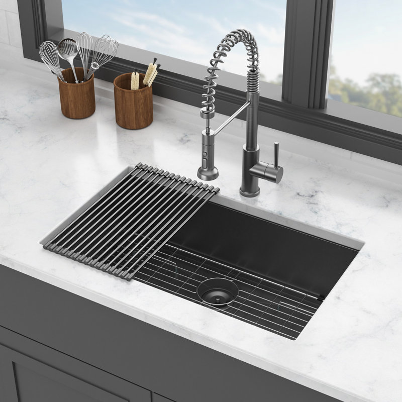 Évier noir en acier inoxydable de calibre 18 de 30 po x 18 po x 9 po avec système de drainage facile et système d'insonorisation.