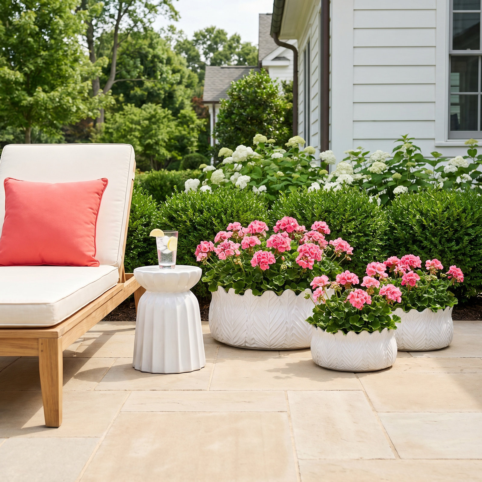 Avaline 17" Planter, White
