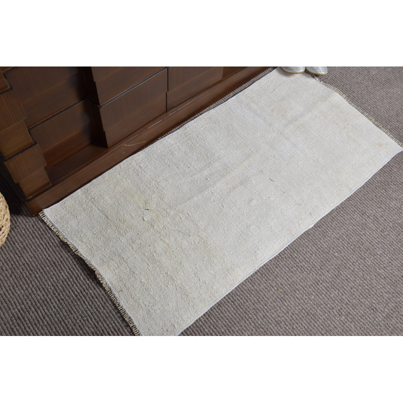 Vintage Turkish Anatolian Handwoven Small Kilim Hemp Rug in Beige for Entryway Decor