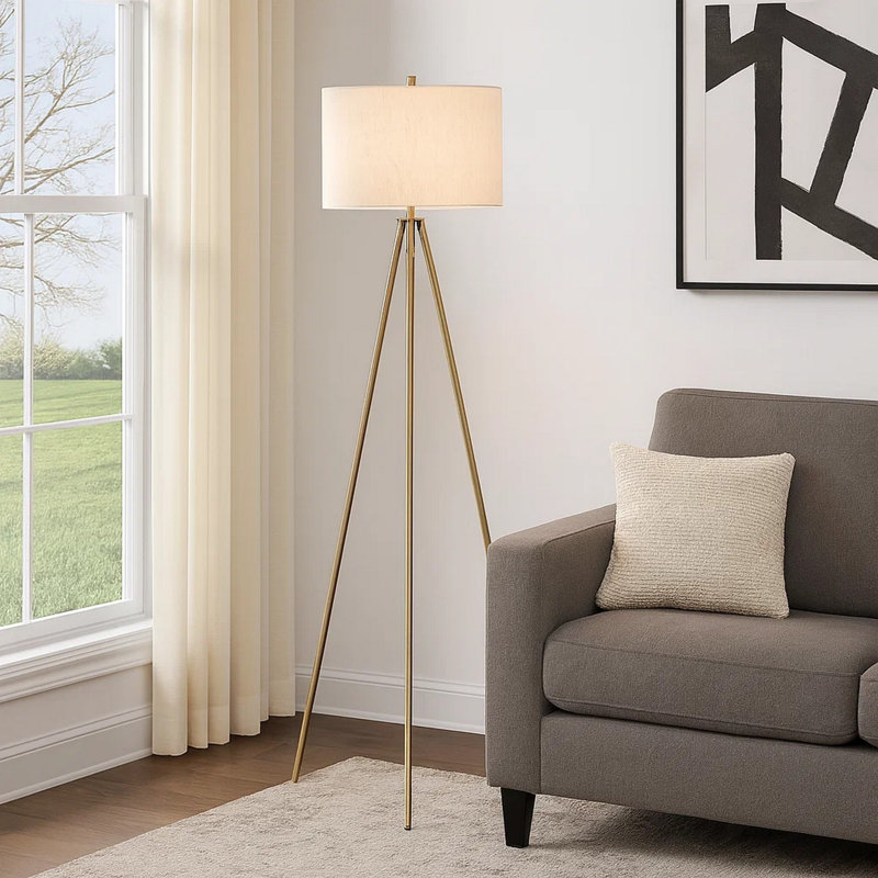 Lampe sur pied Moa de 63 po, abat-jour tambour en polyester ivoire, métal trépied, Laiton