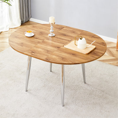 Doté d'un mécanisme rétractable intelligent, le plateau de table en panneau de fibres à densité moyenne Wood Grain et les pieds en métal argenté offrent une surface lisse et délicate. Le look unique crée la silhouette élégante d'une maison moderne.