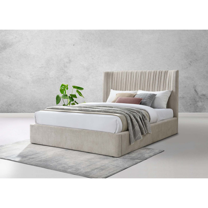 Grand lit en tissu beige (lit seulement)