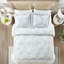 Édredon en coton blanc avec jupe de lit brodée foncée et 2 taies décoratives avec bourre et accessoires-119105898